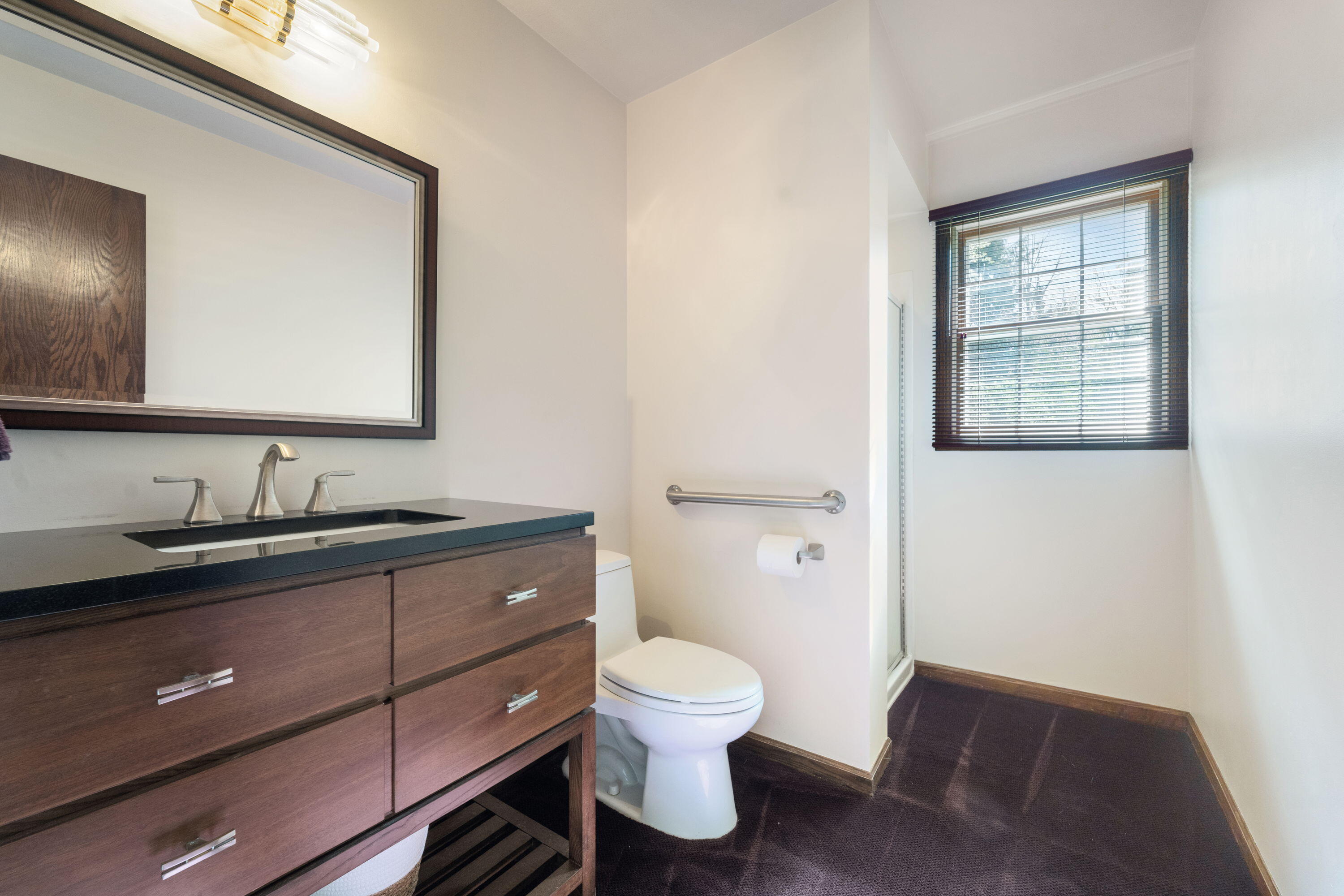 9840 North Otto Road Mequon, WI 53092 - Photo 19 of 45 First Floor Full Bath