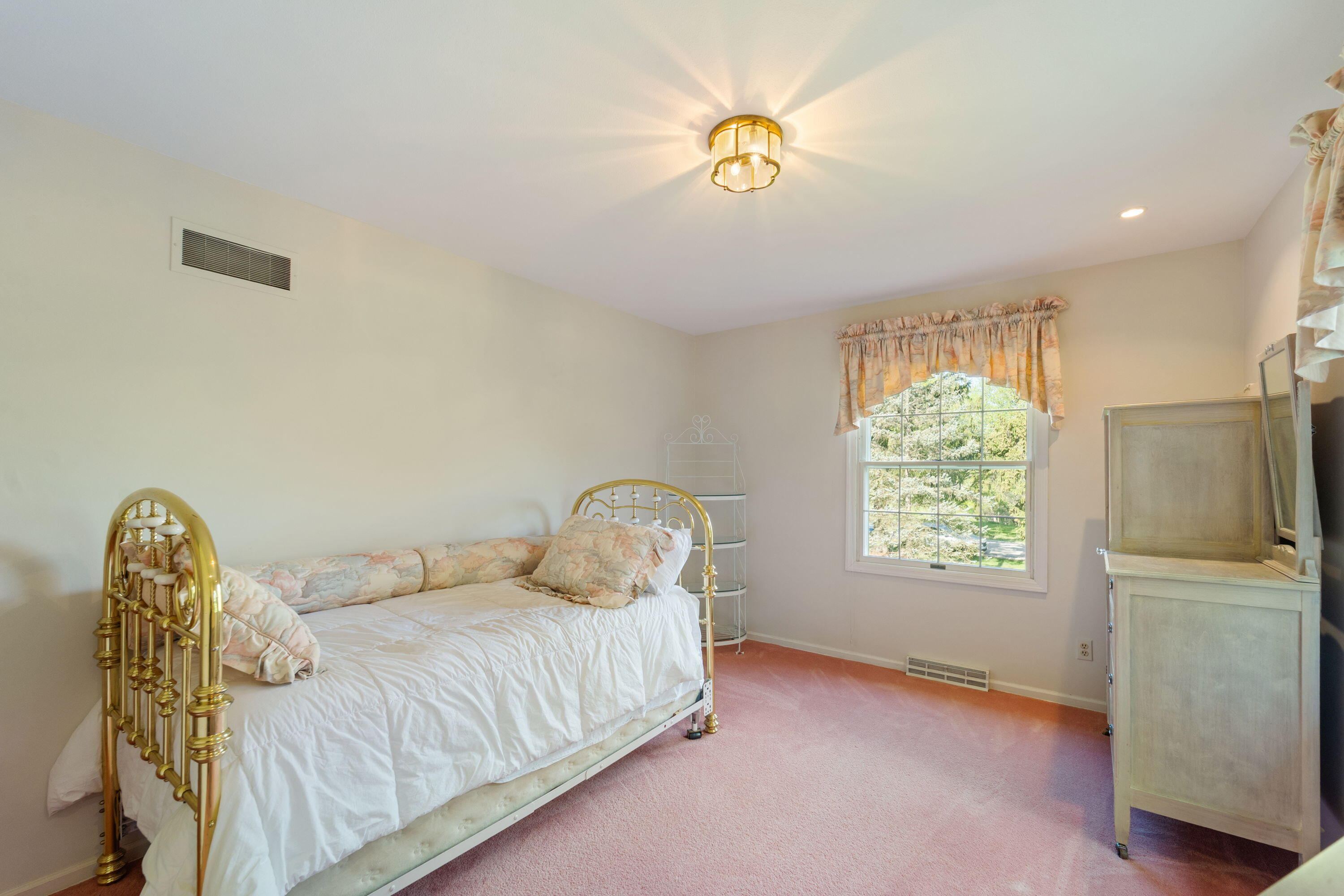9840 North Otto Road Mequon, WI 53092 - Photo 27 of 45 Third Bedroom