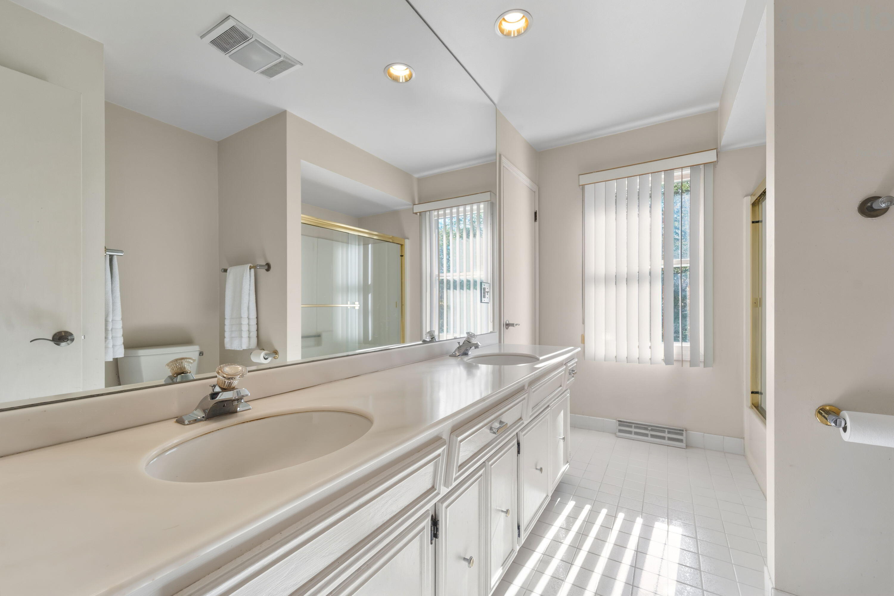 9840 North Otto Road Mequon, WI 53092 - Photo 30 of 45 Third Bath