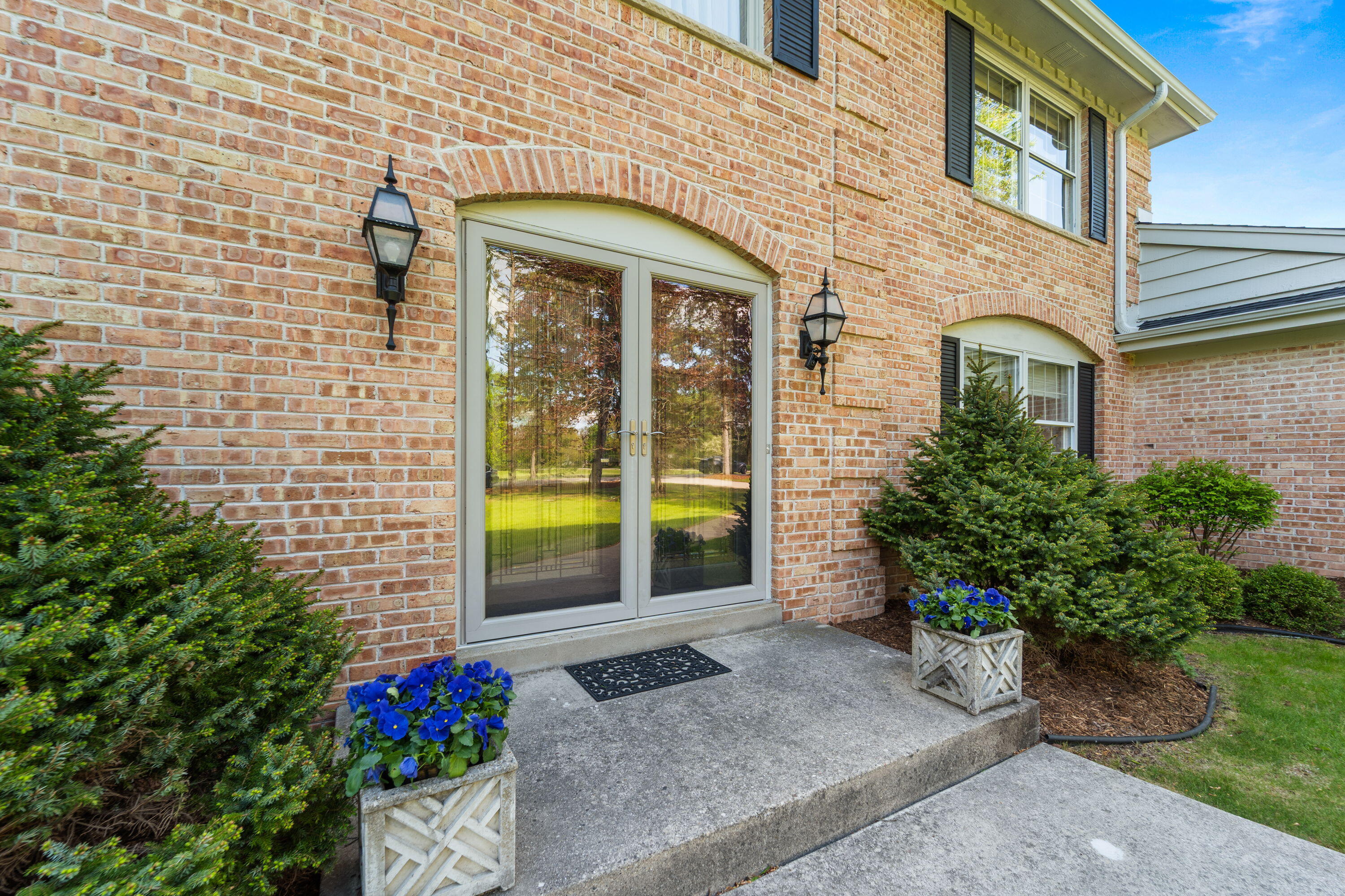 9840 North Otto Road Mequon, WI 53092 - Photo 37 of 45 Welcome Home