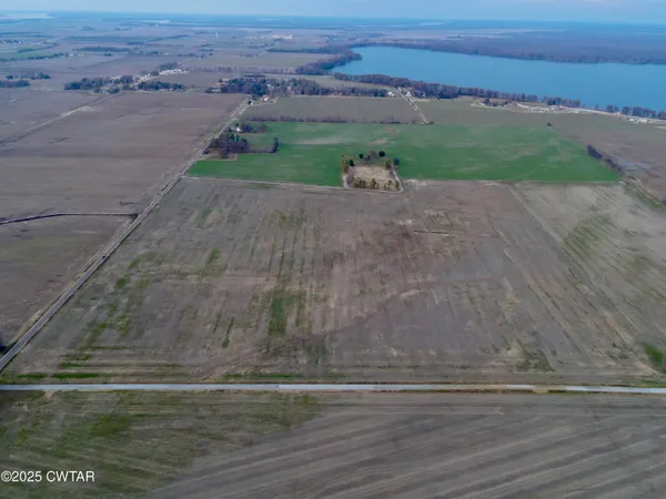 a view of a yard with beach