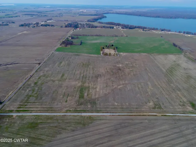 a view of a yard with beach