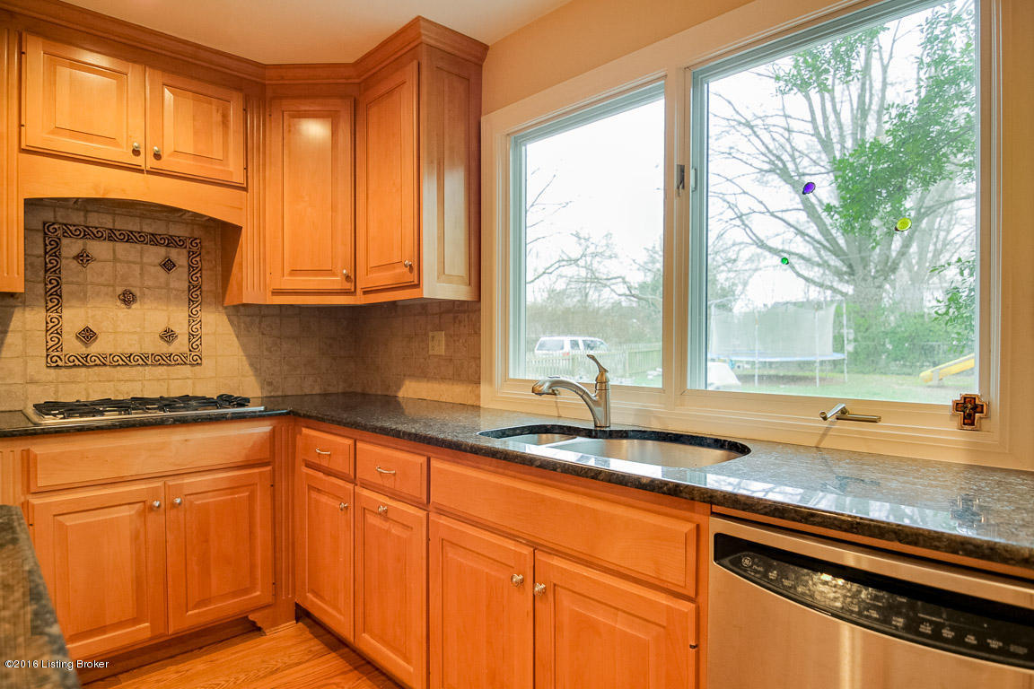 2400 Tuckaho Road Louisville, KY 40207 - Photo 11 of 31 0031