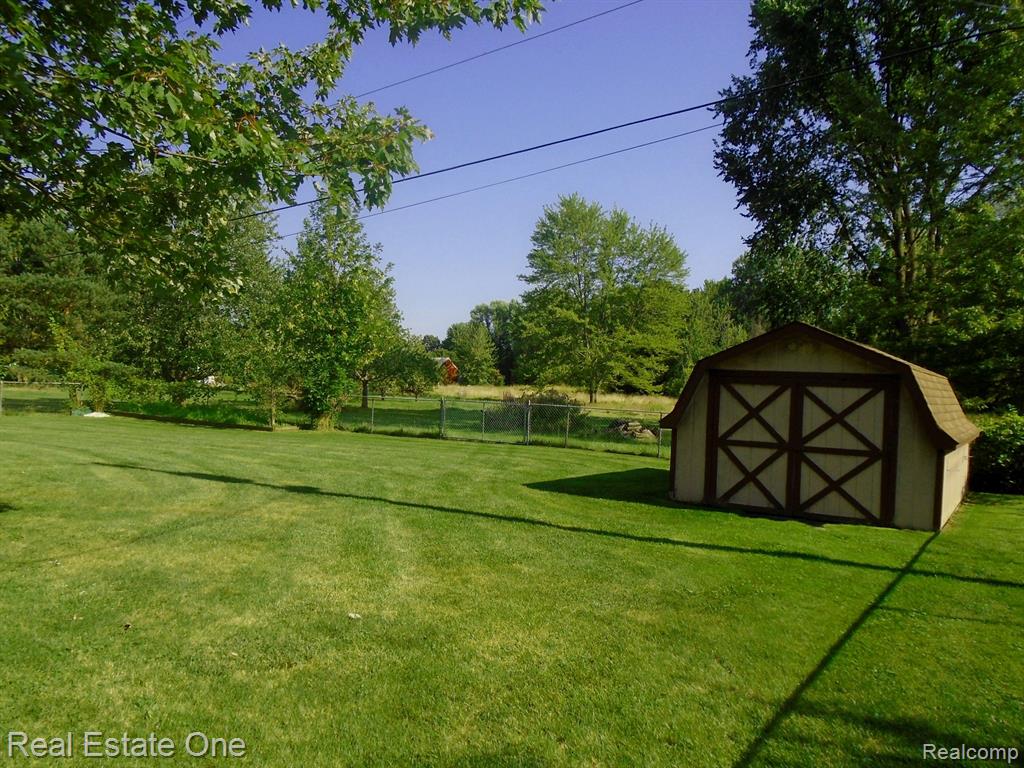 49420 Callens Road Chesterfield, MI 48047 - Photo 5 of 24