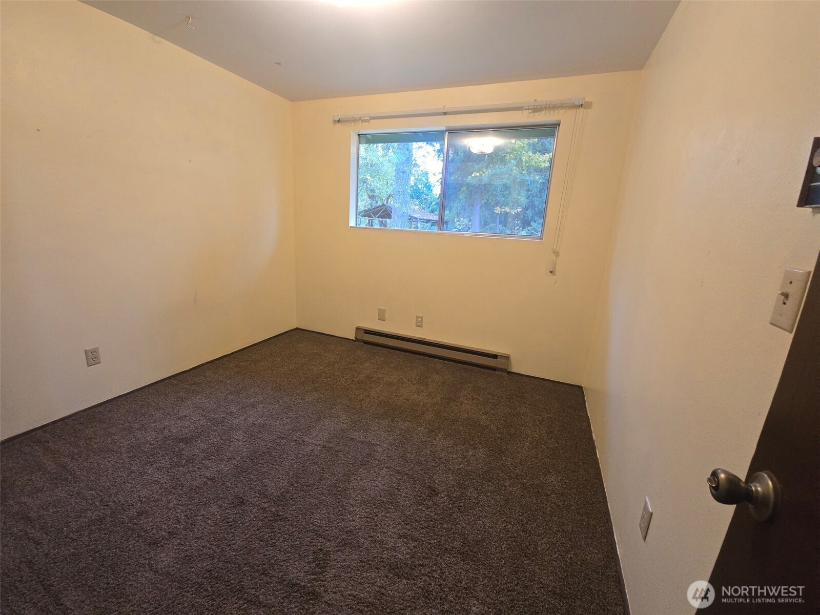 11629 20th Street Southeast Lake Stevens, WA 98258 - Photo 14 of 17 an empty room with windows