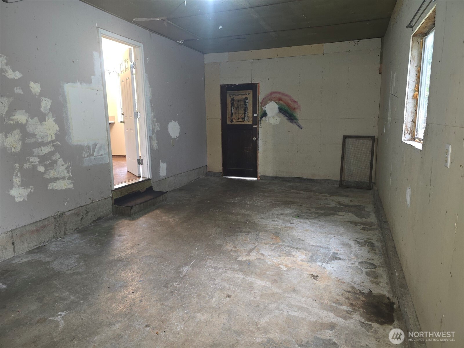 11629 20th Street Southeast Lake Stevens, WA 98258 - Photo 16 of 17 en empty room with windows