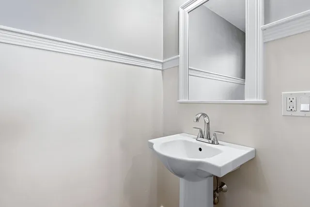 $3,800 | 2 Day Street, Unit 2, Waltham, MA 02453