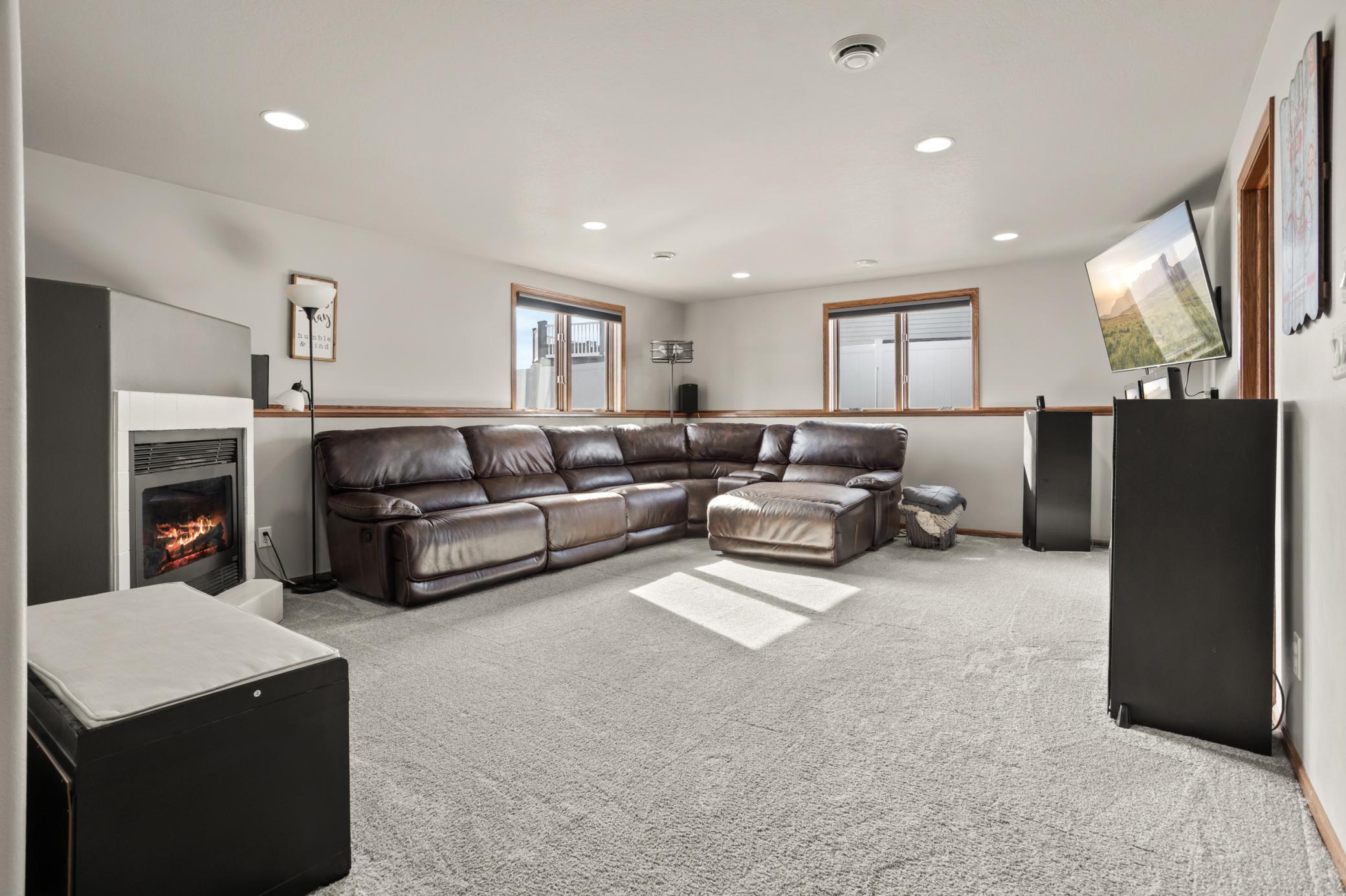 4512 44th Street South Fargo, ND 58104 - Photo 18 of 46