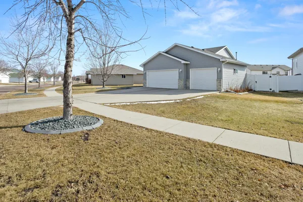 $360,000 | 4512 44th Street South, Fargo, ND 58104