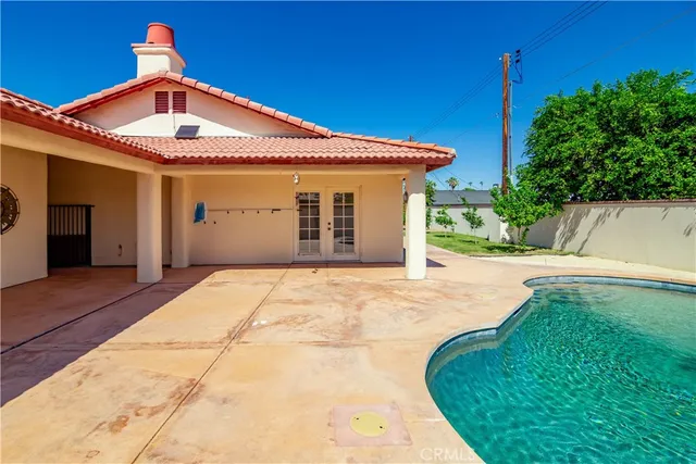 a view of a house with big yard