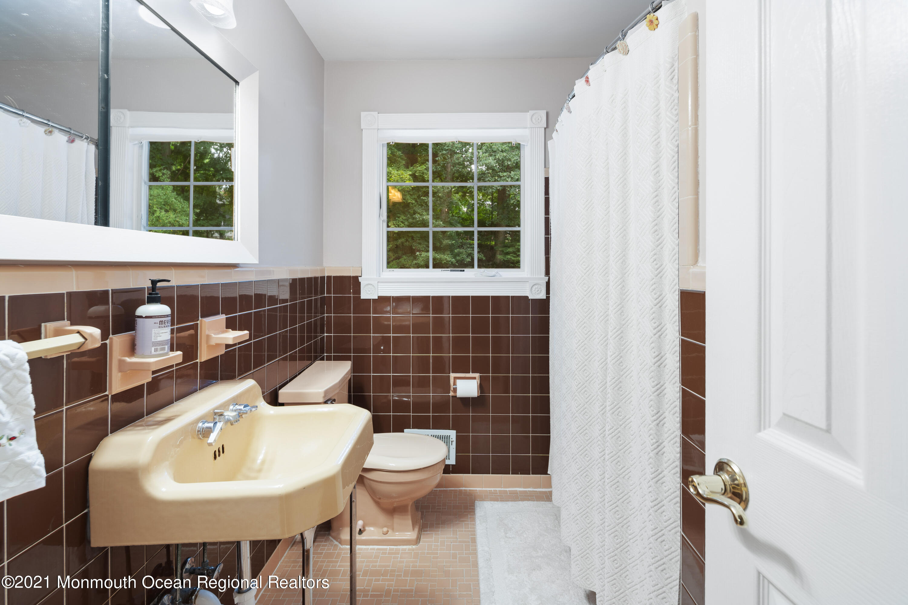 37 Harreton Road Allendale, NJ 07401 - Photo 31 of 42 017.jpg