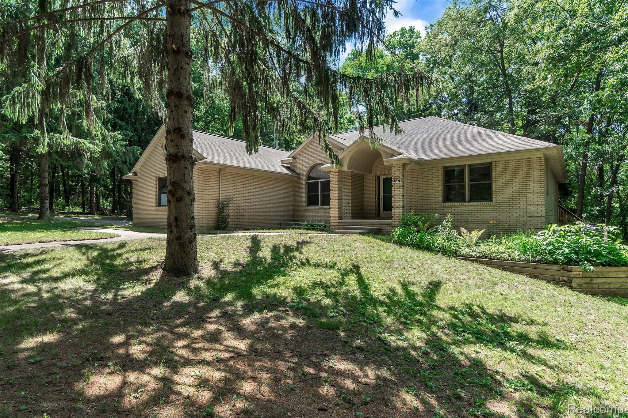 1387 Wind River Road Milford, MI 48381 - Photo 2 of 60 04-1387 Wind River Rd-WindowStill-R.jpg