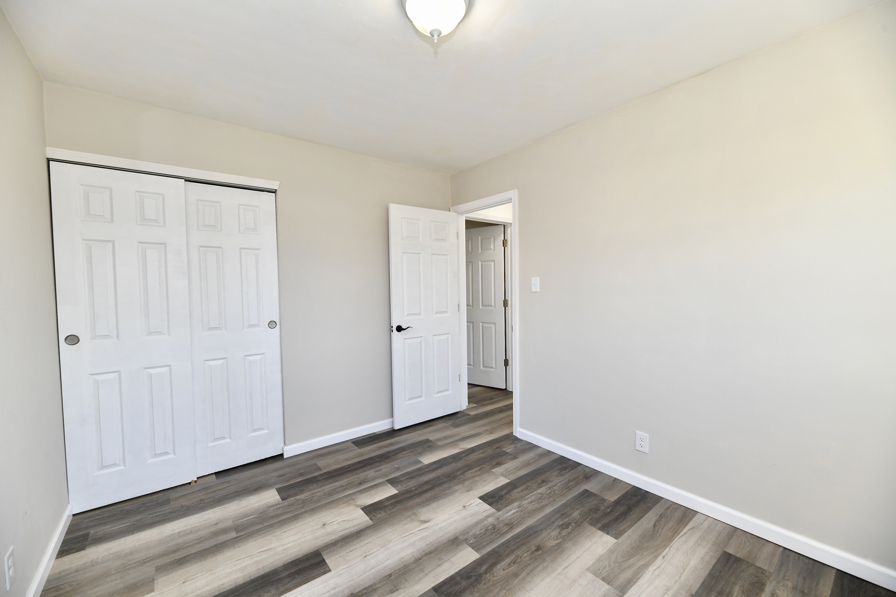 343 South Kenmore Road Indianapolis, IN 46219 - Photo 26 of 42 Gallery Image 26