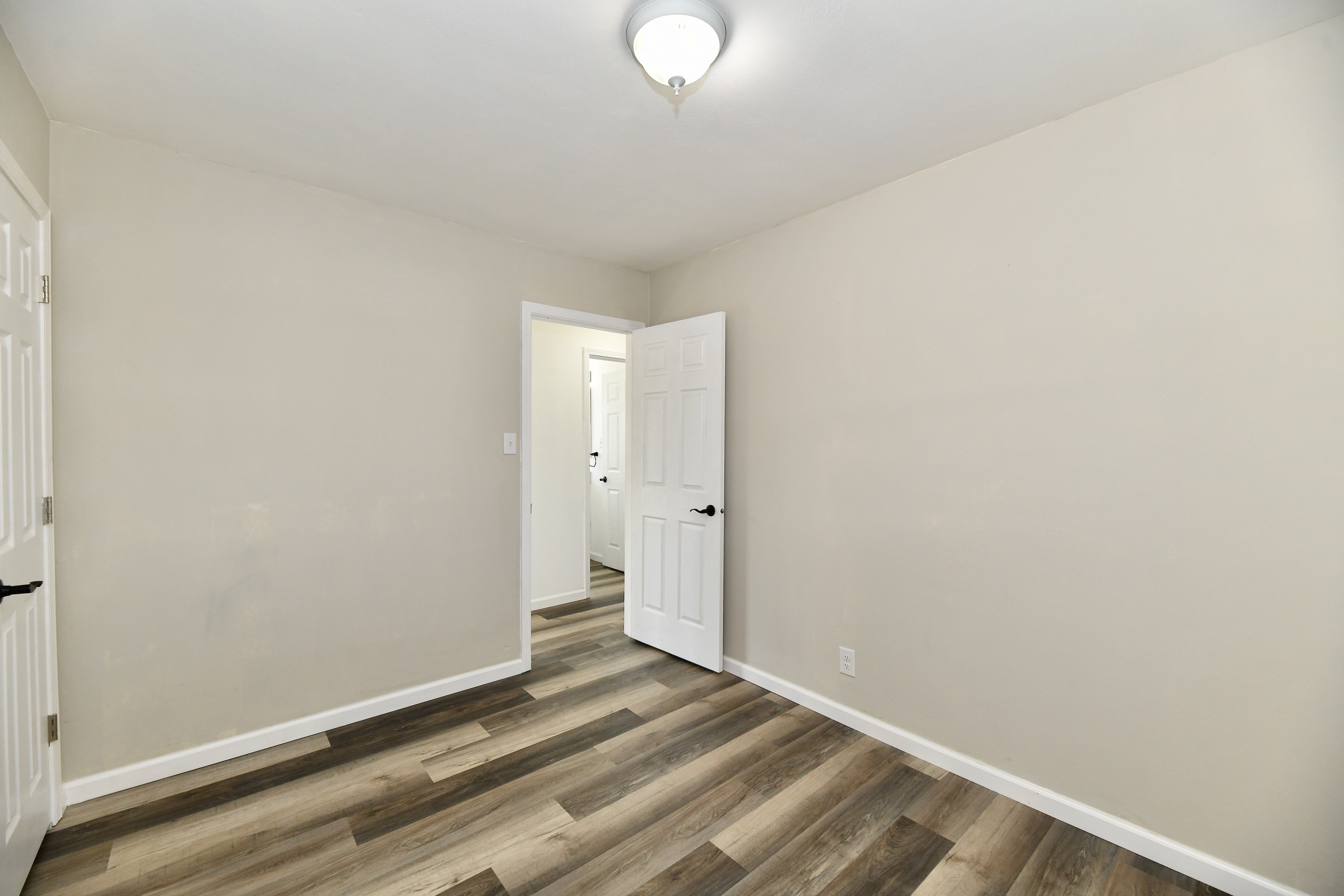 343 South Kenmore Road Indianapolis, IN 46219 - Photo 33 of 42 Gallery Image 33