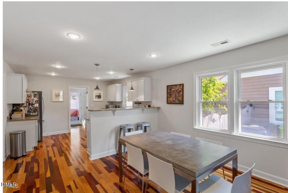 545 East Lenoir Street Raleigh, NC 27601 - Photo 4 of 28 dining