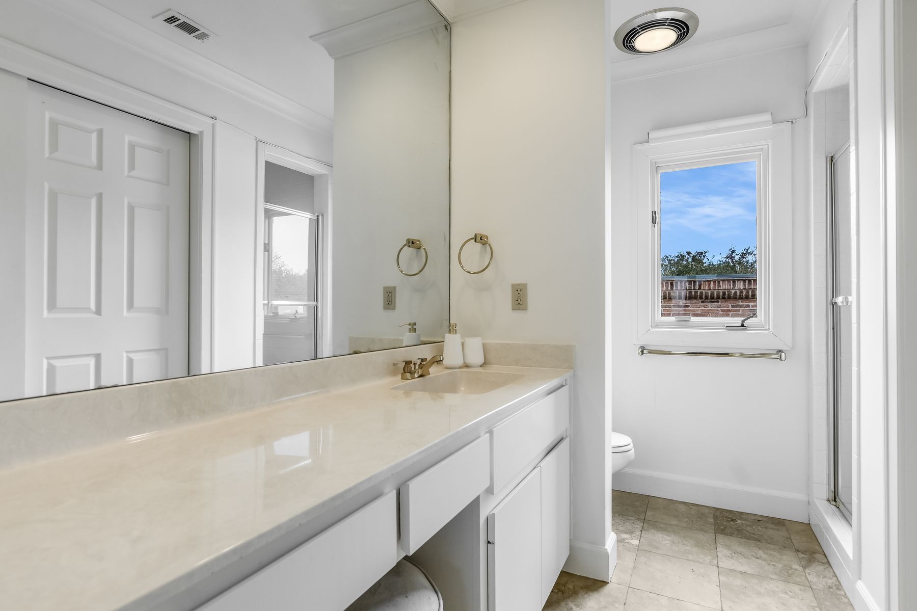 78 Pascal Lane Austin, TX 78746 - Photo 17 of 20 Ensuite guest bathroom