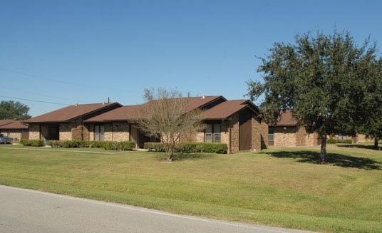 1753 East Henderson Road Angleton, TX 77515 - Photo 2 of 8