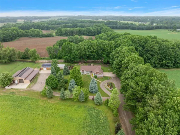 $899,900 | 805 West Moore Road, Grant, MI 49327