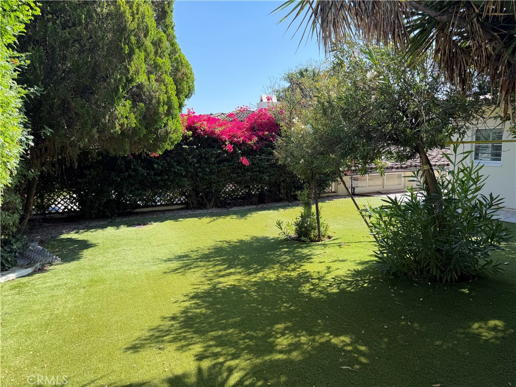305 West Kenneth Road Glendale, CA 91202 - Photo 7 of 14