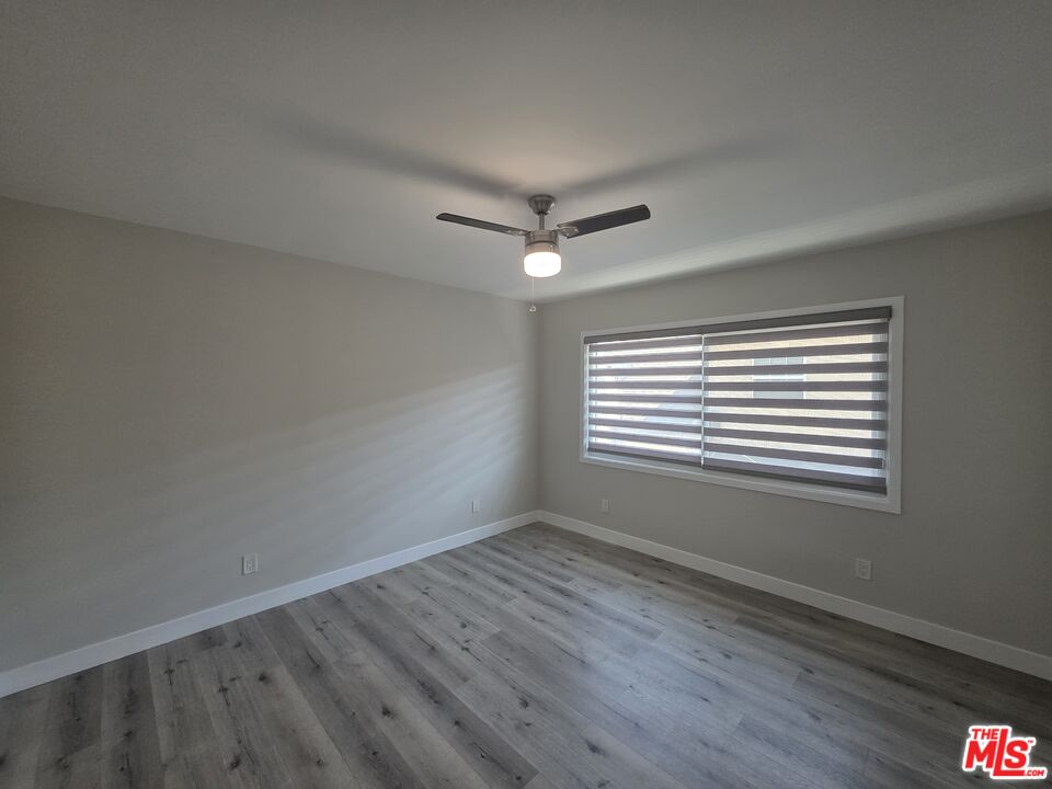 1505 South Cochran Avenue, Unit 4 Los Angeles, CA 90019 - Photo 14 of 45 a view of a livingroom with a window