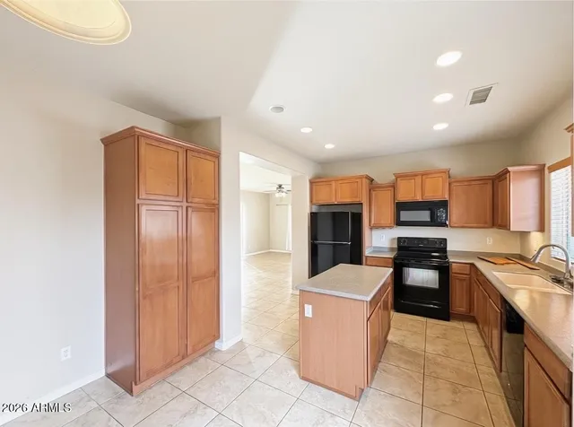 $1,925 | 16051 North 19th Drive, Phoenix, AZ 85023