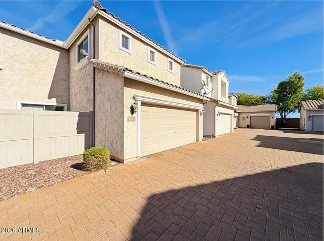 $1,925 | 16051 North 19th Drive, Phoenix, AZ 85023