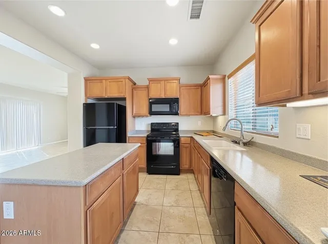 $1,925 | 16051 North 19th Drive, Phoenix, AZ 85023