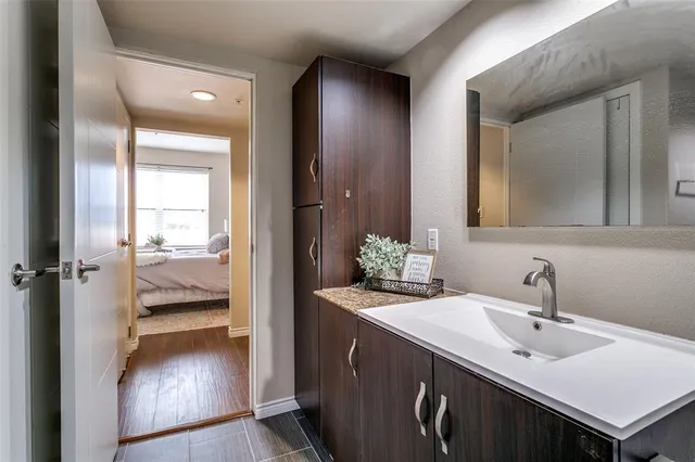 a en suite bathroom with a sink and mirror