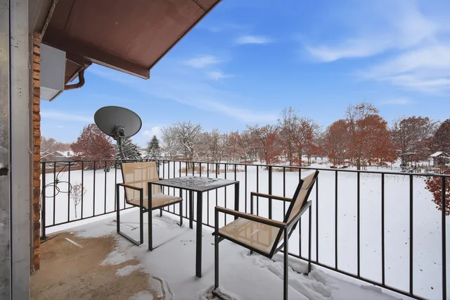 $1,800 | 2556 Waterbury Drive, Unit 1905, Woodridge, IL 60517
