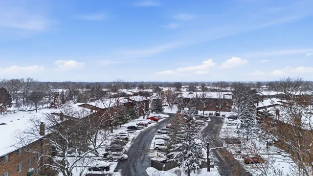 $1,800 | 2556 Waterbury Drive, Unit 1905, Woodridge, IL 60517