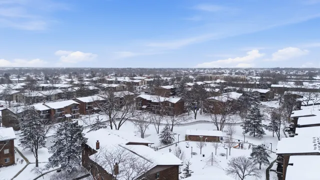 $1,800 | 2556 Waterbury Drive, Unit 1905, Woodridge, IL 60517