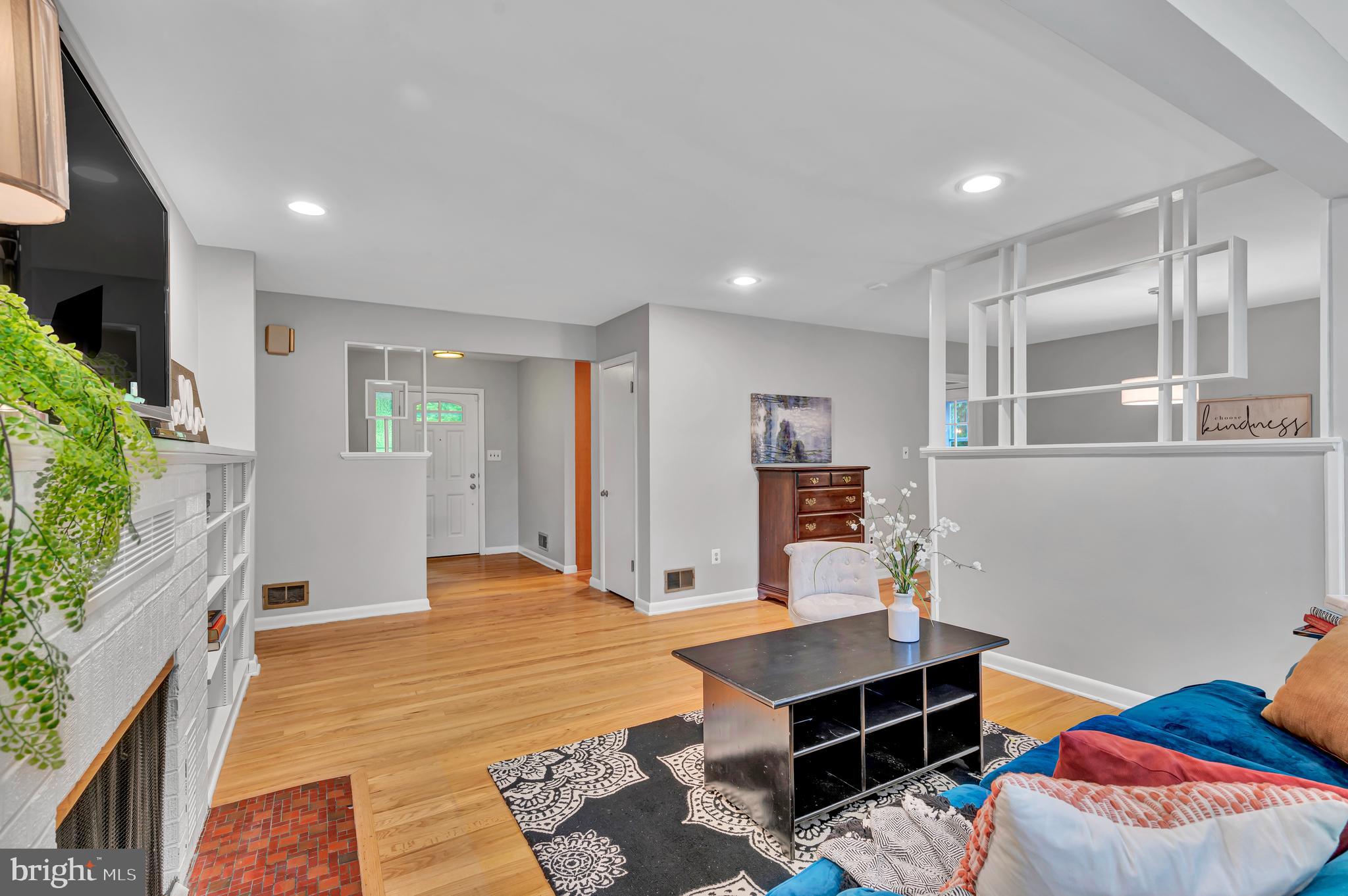 3407 Cool Spring Road Hyattsville, MD 20783 - Photo 11 of 32 Living Room