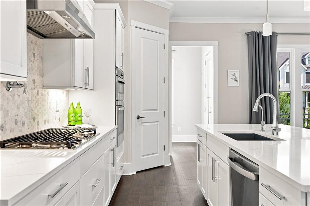 2054 Cortland Road Alpharetta, GA 30004 - Photo 4 of 30 Gallery Image 4