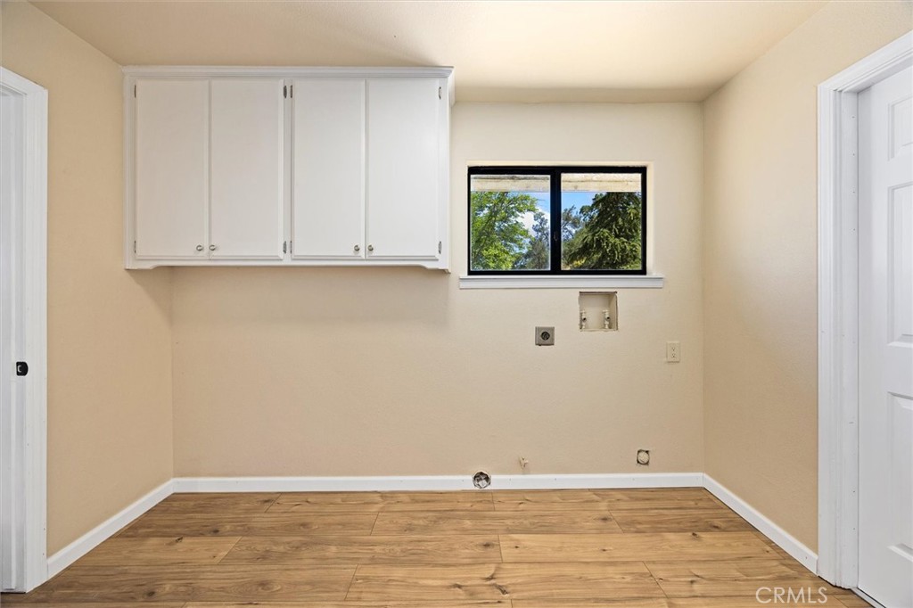 6998 Kingsbury Road Templeton, CA 93465 - Photo 22 of 57 Laundry room