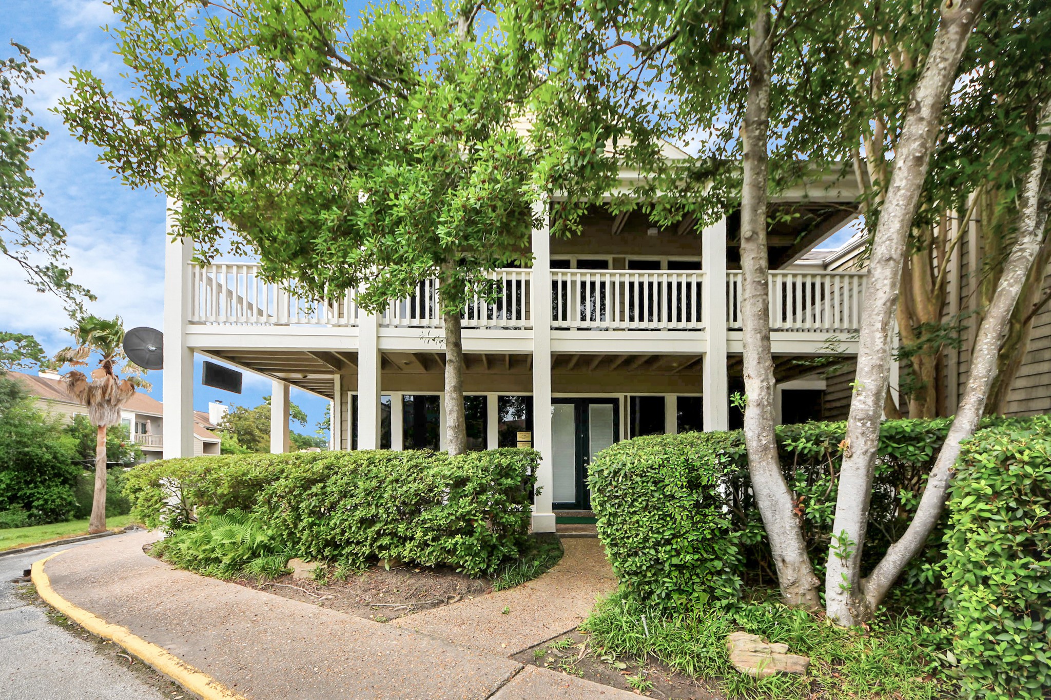 2100 Tanglewilde Street, Unit 312 Houston, TX 77063 - Photo 10 of 11 a front view of a house with a garden