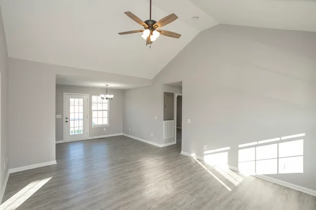 $1,800 | 123 Vanatta Road, Portland, TN 37148