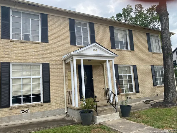 $1,400 | 152 Terrell Road, Unit 4, Alamo Heights, TX 78209