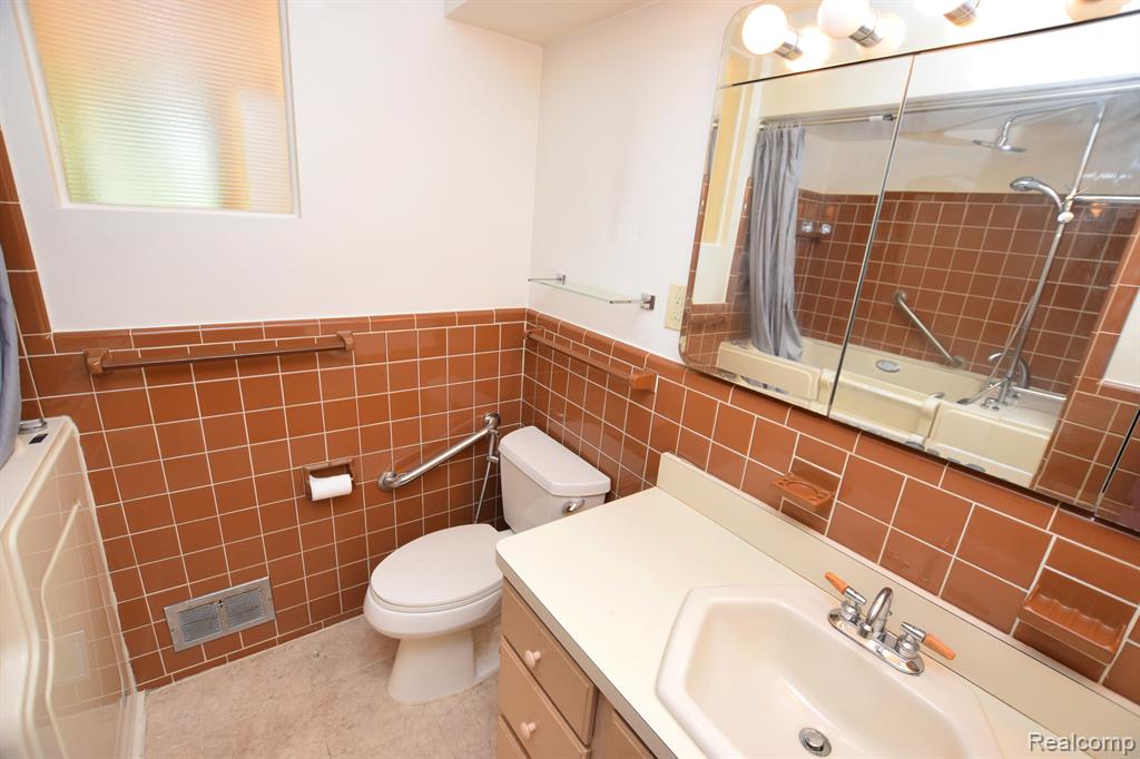 2114 Needham Road Ann Arbor, MI 48104 - Photo 15 of 26
