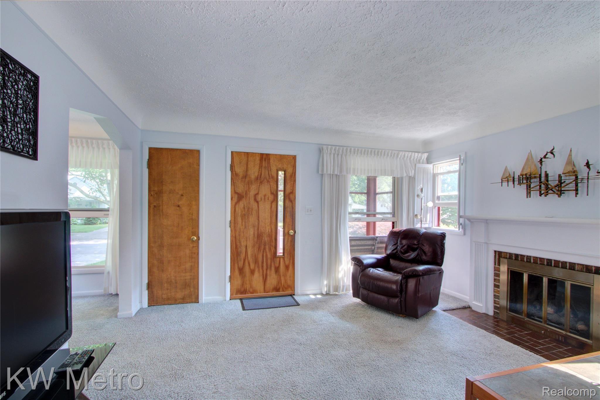 1659 Columbia Road Berkley, MI 48072 - Photo 4 of 33 1659 Columbia Rd. 4