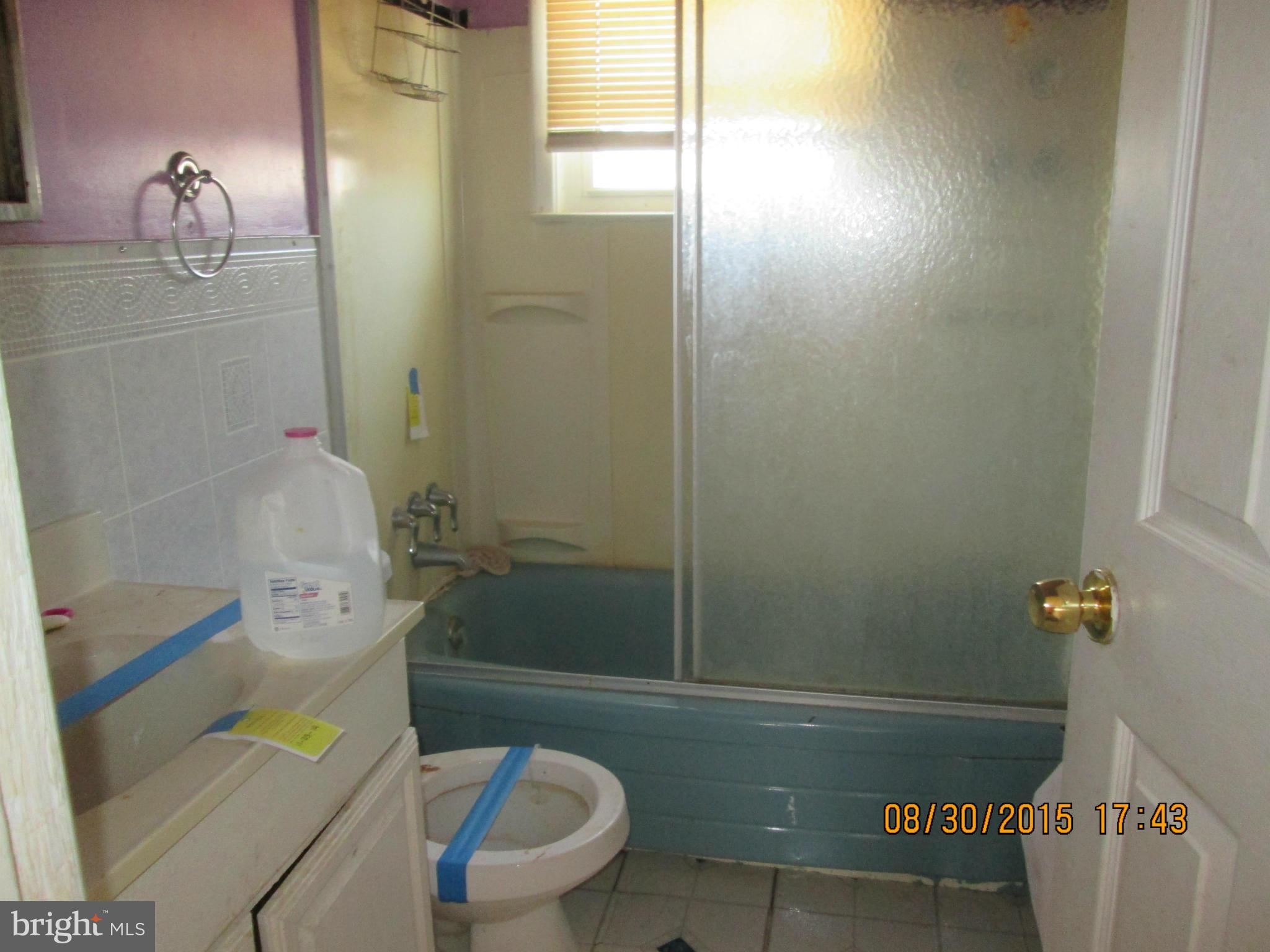 9718 Conmar Road Baltimore, MD 21220 - Photo 8 of 13 Bath