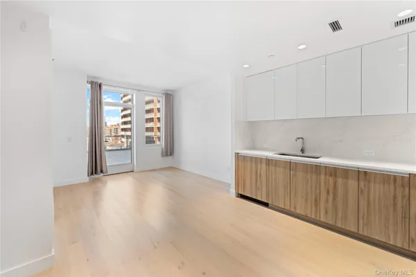 $899,000 | 136-18 Maple Avenue, Unit 5G | Flushing