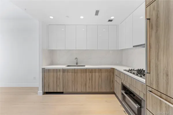 $899,000 | 136-18 Maple Avenue, Unit 5G | Flushing