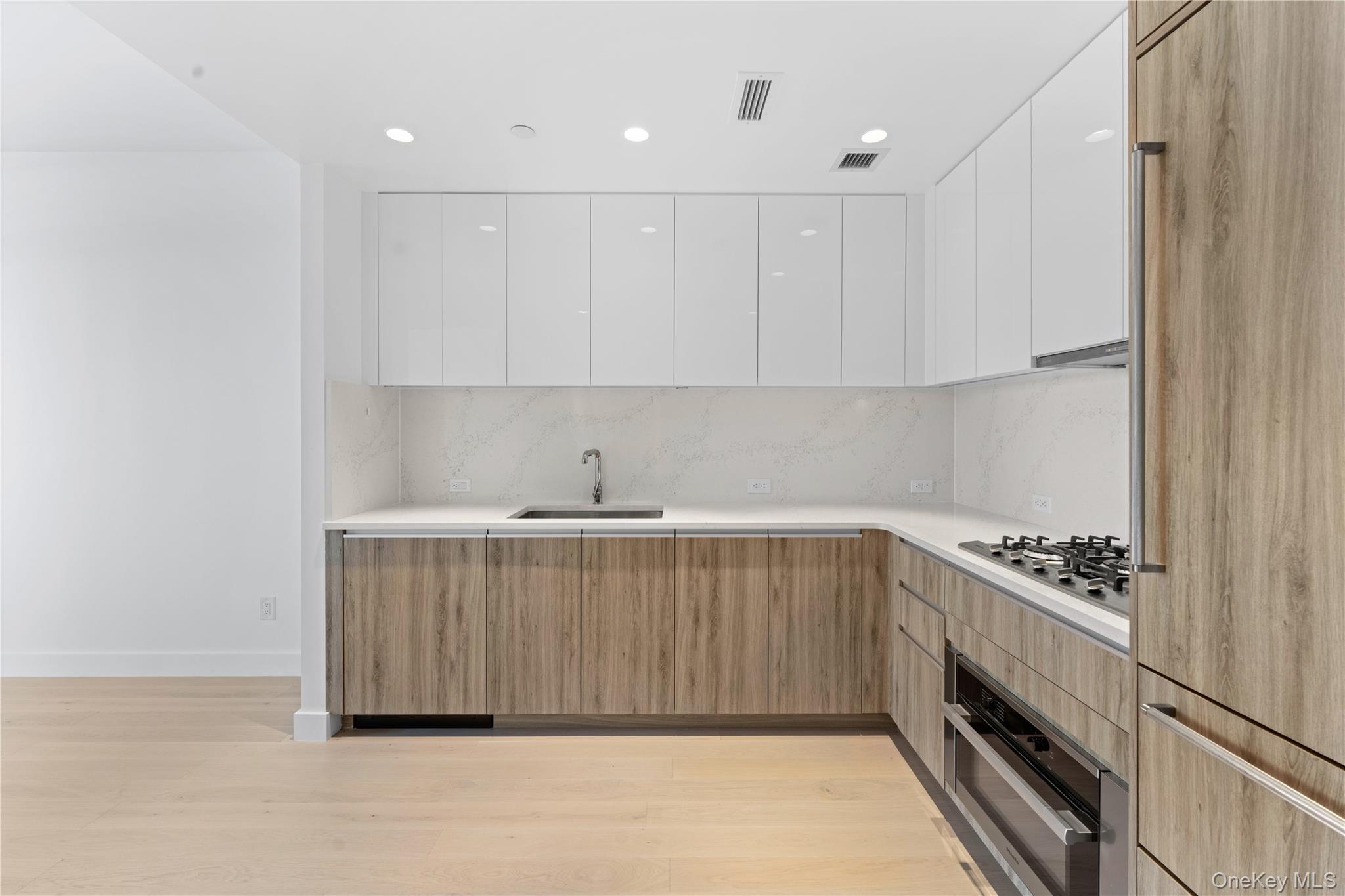 136-18 Maple Avenue, Unit 5G Queens, NY 11355 - Photo 10 of 35 a view of cabinets and window