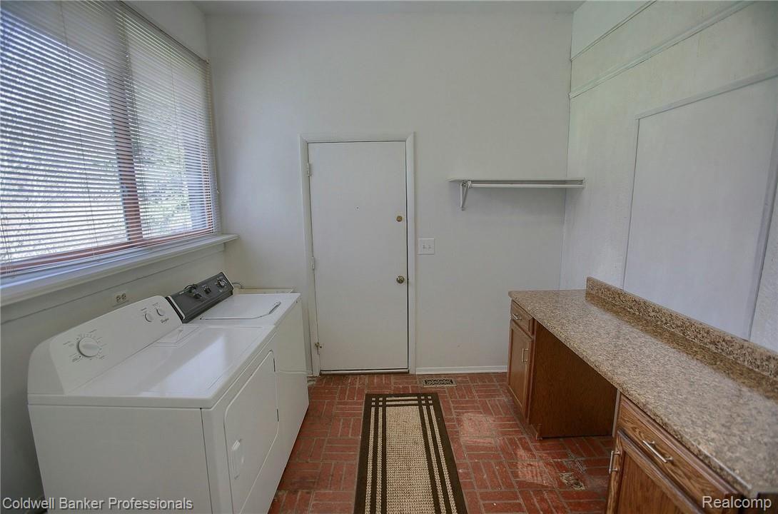 30660 West 11 Mile Road Farmington, MI 48336 - Photo 17 of 28 18-Laundry Room.jpg