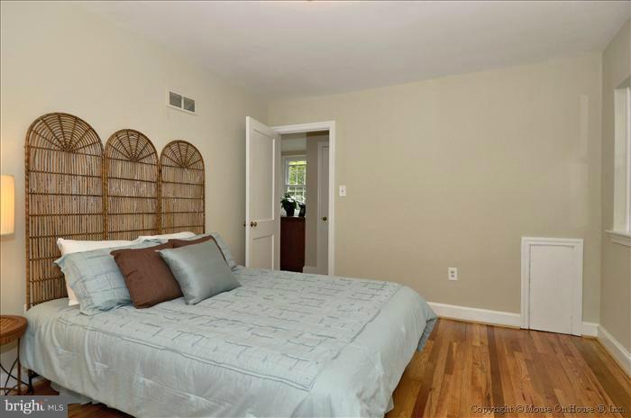 Bedroom (Master)