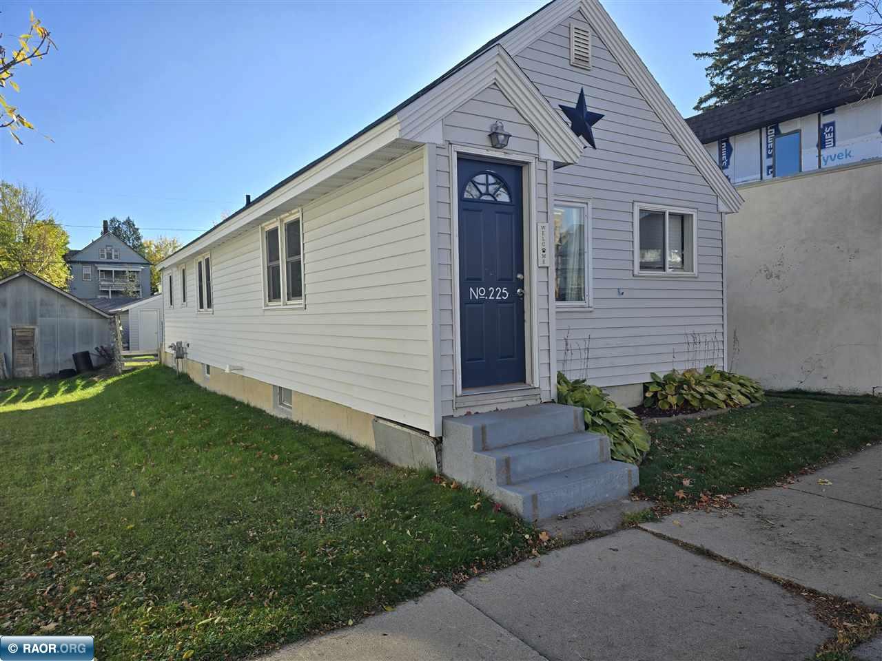 225 1st Street Southwest Chisholm, MN 55719 - Photo 6 of 31
