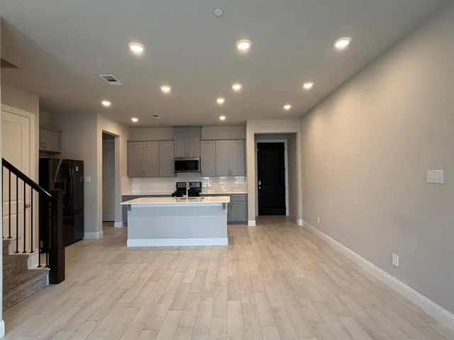 $3,000 | 624 Hutchinson Lane, Lewisville, TX 75077