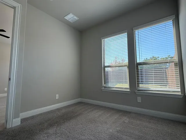 $3,000 | 624 Hutchinson Lane, Lewisville, TX 75077