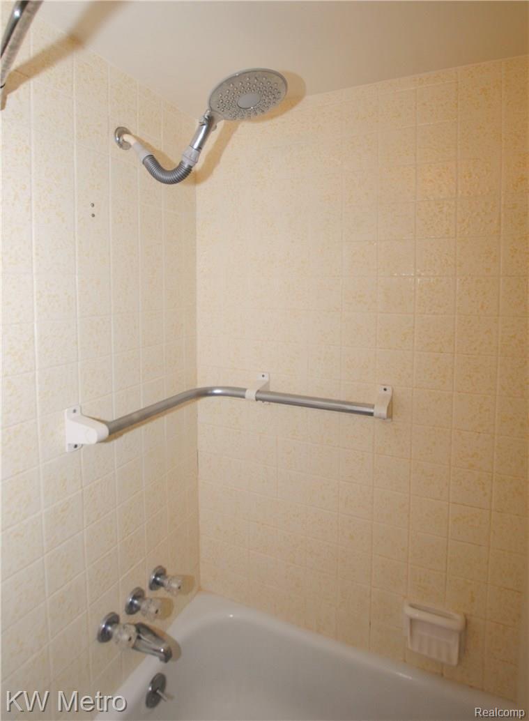 3503 Crooks Road Royal Oak, MI 48073 - Photo 24 of 40 Shower in Full Bath