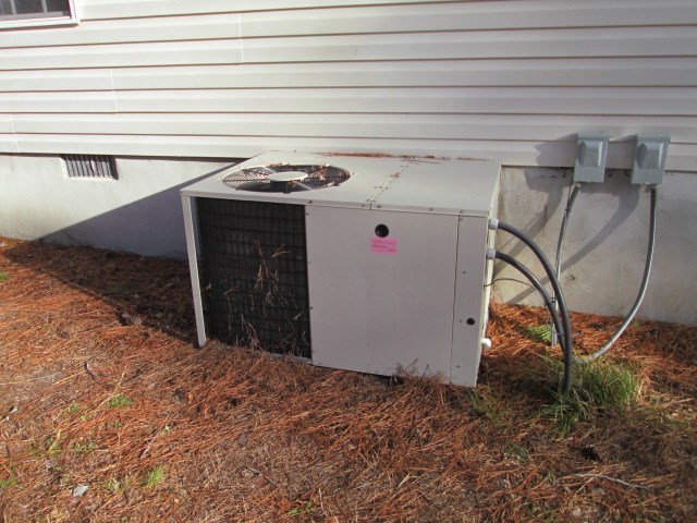 180 Davis Road Gray, GA 31032 - Photo 6 of 29 a view of a garage